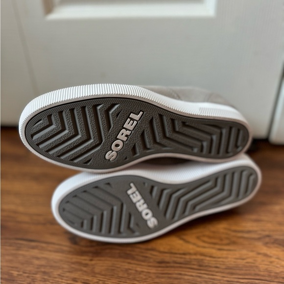 NWT SOREL OUT N ABOUT suede grey platform boots brand new in box (7.5) - Picture 5 of 6